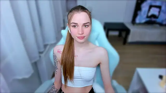 Snapshot of StellaLawless chatting on March 11, 10:09 pm StellaLawless online show from March 11, 10:09 pm