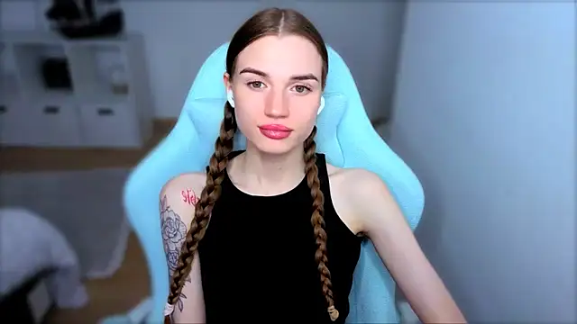 Snapshot of StellaLawless chatting on October 3, 8:28 pm StellaLawless online show from October 3, 8:28 pm