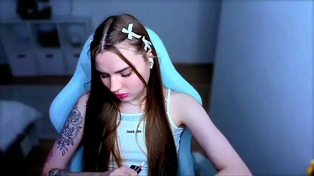 Snapshot of StellaLawless chatting on November 18, 7:40 pm StellaLawless online show from November 18, 7:40 pm