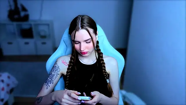 Snapshot of StellaLawless chatting on November 23, 12:16 pm StellaLawless online show from November 23, 12:16 pm