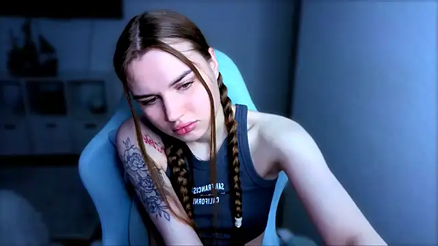 Snapshot of StellaLawless chatting on November 27, 8:33 pm StellaLawless online show from November 27, 8:33 pm