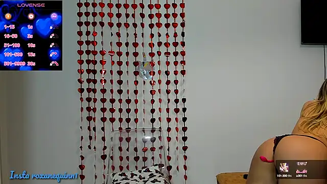 roxannequin66 online show from February 12, 7:35 pm