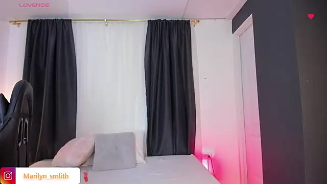 MarilynSmIith online show from September 9, 12:15 pm