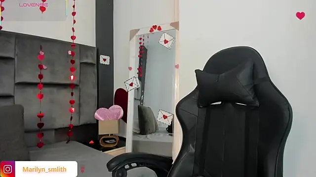 MarilynSmIith online show from February 11, 11:59 am