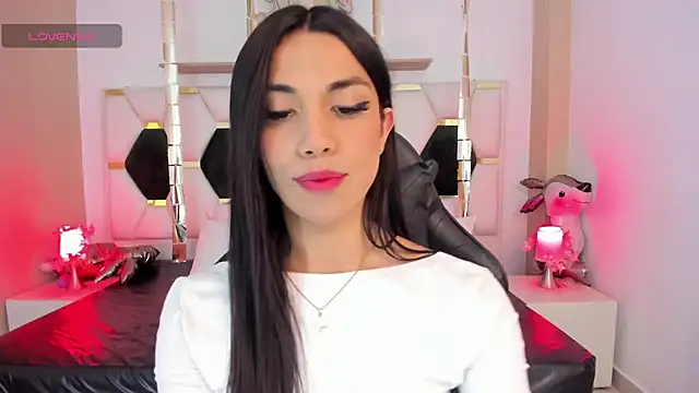 MarilynSmIith online show from April 4, 12:46 pm