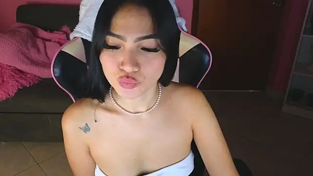 Snapshot of keity_moon chatting on April 25, 1:52 pm keity moon online show from April 25, 1:52 pm