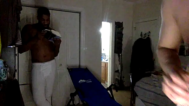 Snapshot of TheOnlyTwinTowers chatting on March 4, 7:19 am TheOnlyTwinTowers online show from March 4, 7:19 am