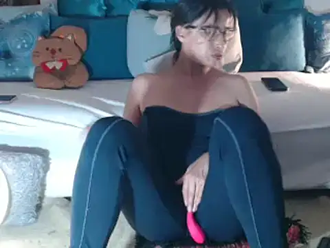 Snapshot of velvet_lips01 chatting on December 16, 7:52 pm velvet lips01 online show from December 16, 7:52 pm