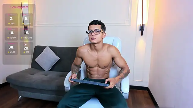 Snapshot of Paradise_boy_s chatting on November 10, 9:14 pm Paradise boy s online show from November 10, 9:14 pm