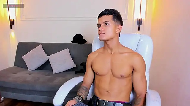 Snapshot of Paradise_boy_s chatting on November 20, 9:03 pm Paradise boy s online show from November 20, 9:03 pm