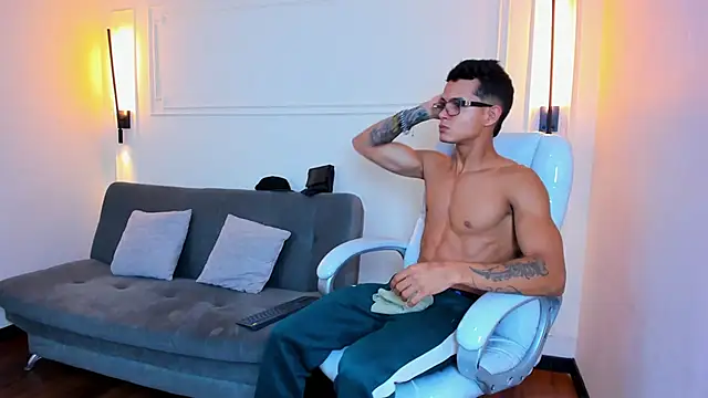 Snapshot of Paradise_boy_s chatting on November 29, 3:37 pm Paradise boy s online show from November 29, 3:37 pm