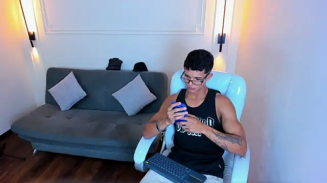 Snapshot of Paradise_boy_s chatting on December 22, 4:48 pm Paradise boy s online show from December 22, 4:48 pm