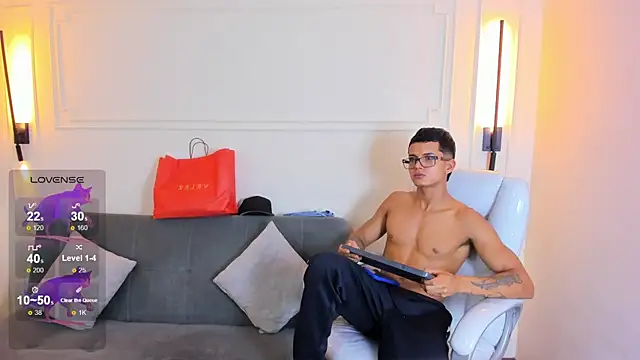 Snapshot of Paradise_boy_s chatting on January 10, 7:37 pm Paradise boy s online show from January 10, 7:37 pm