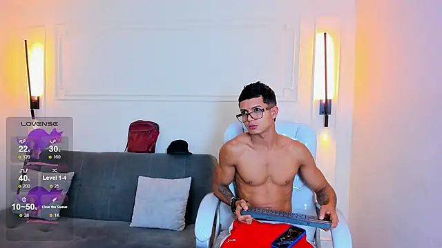 Snapshot of Paradise_boy_s chatting on January 13, 8:25 pm Paradise boy s online show from January 13, 8:25 pm