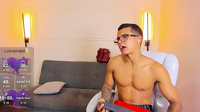 Snapshot of Paradise_boy_s chatting on February 20, 7:14 pm Paradise boy s online show from February 20, 7:14 pm