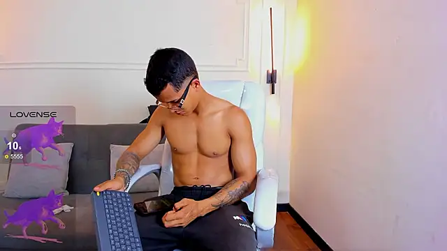 Snapshot of Paradise_boy_s chatting on February 28, 5:58 pm Paradise boy s online show from February 28, 5:58 pm