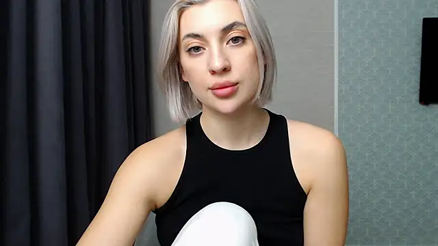 hot-sasha9 online show from December 12, 5:59 pm