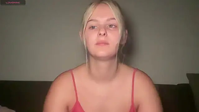 Snapshot of Allylove03 chatting on November 11, 5:40 am Allylove03 online show from November 11, 5:40 am