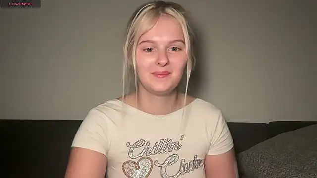 Snapshot of Allylove03 chatting on November 15, 6:37 pm Allylove03 online show from November 15, 6:37 pm