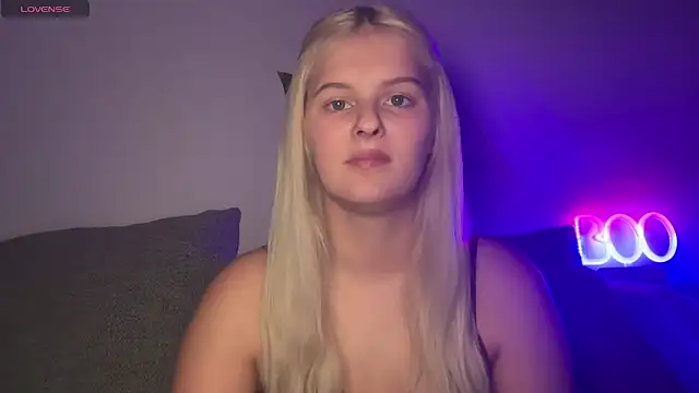 Snapshot of Allylove03 chatting on December 16, 3:22 am Allylove03 online show from December 16, 3:22 am