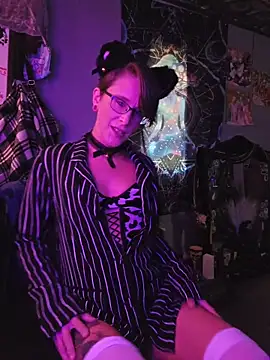 nephilaaranea online show from April 6, 11:05 pm