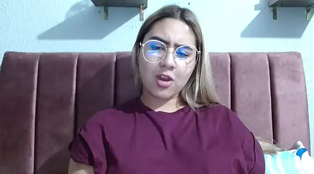 Snapshot of Miabonnett_ chatting on January 21, 10:41 pm Miabonnett online show from January 21, 10:41 pm