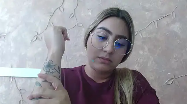 Snapshot of Miabonnett_ chatting on January 28, 4:52 pm Miabonnett online show from January 28, 4:52 pm