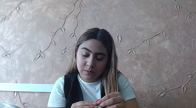 Snapshot of Miabonnett_ chatting on February 4, 1:16 pm Miabonnett online show from February 4, 1:16 pm