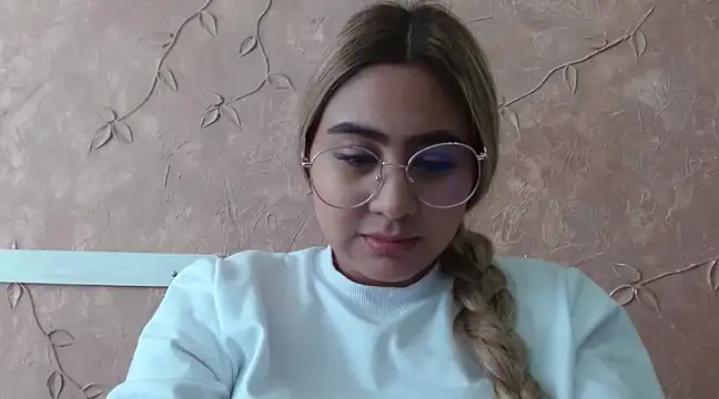 Snapshot of Miabonnett_ chatting on February 5, 3:52 pm Miabonnett online show from February 5, 3:52 pm