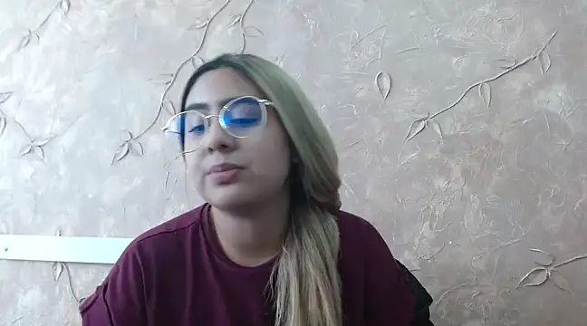 Snapshot of Miabonnett_ chatting on February 6, 7:07 pm Miabonnett online show from February 6, 7:07 pm