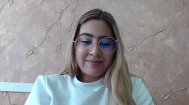 Snapshot of Miabonnett_ chatting on February 9, 4:50 pm Miabonnett online show from February 9, 4:50 pm