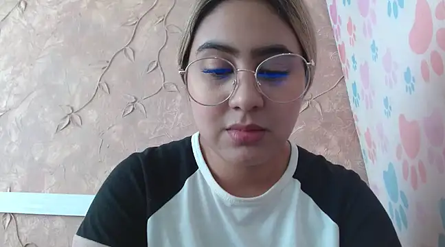 Snapshot of Miabonnett_ chatting on February 19, 3:05 pm Miabonnett online show from February 19, 3:05 pm