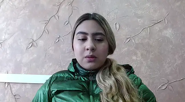 Snapshot of Miabonnett_ chatting on February 20, 12:04 pm Miabonnett online show from February 20, 12:04 pm