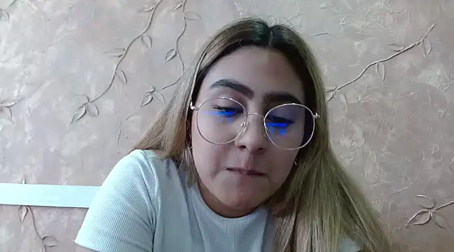 Snapshot of Miabonnett_ chatting on February 21, 6:15 pm Miabonnett online show from February 21, 6:15 pm