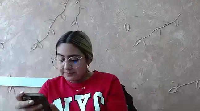 Snapshot of Miabonnett_ chatting on February 24, 6:15 pm Miabonnett online show from February 24, 6:15 pm