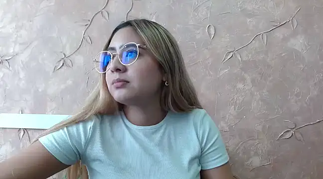 Snapshot of Miabonnett_ chatting on February 27, 3:05 pm Miabonnett online show from February 27, 3:05 pm