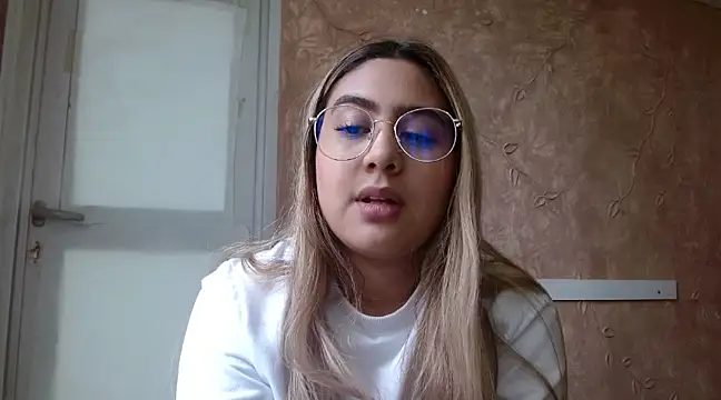 Snapshot of Miabonnett_ chatting on March 3, 3:09 pm Miabonnett online show from March 3, 3:09 pm