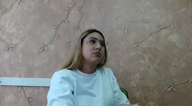 Snapshot of Miabonnett_ chatting on March 18, 6:15 pm Miabonnett online show from March 18, 6:15 pm