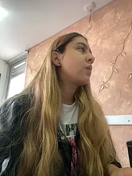 Snapshot of Miabonnett_ chatting on October 10, 12:04 pm Miabonnett online show from October 10, 12:04 pm