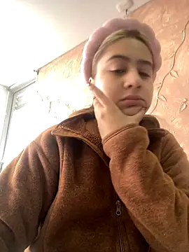 Snapshot of Miabonnett_ chatting on October 21, 12:06 pm Miabonnett online show from October 21, 12:06 pm