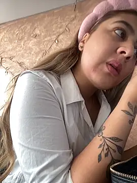 Snapshot of Miabonnett_ chatting on October 22, 12:05 pm Miabonnett online show from October 22, 12:05 pm