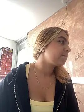 Snapshot of Miabonnett_ chatting on December 3, 12:25 pm Miabonnett online show from December 3, 12:25 pm