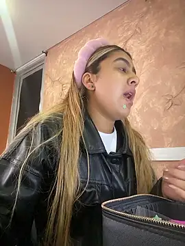 Miabonnett  online show from January 8, 12:29 pm