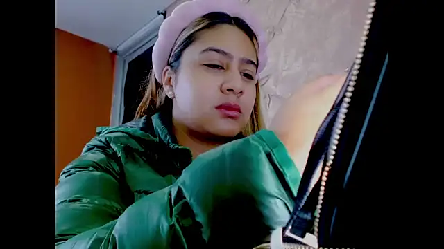 Miabonnett  online show from January 13, 12:21 pm