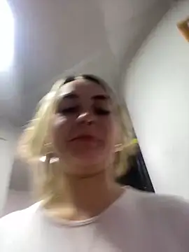 Snapshot of emma_oxford chatting on December 21, 6:41 am emma oxford online show from December 21, 6:41 am