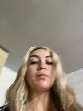 Snapshot of emma_oxford chatting on February 13, 8:24 pm emma oxford online show from February 13, 8:24 pm