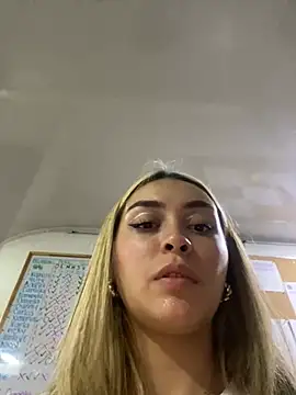 Snapshot of emma_oxford chatting on February 22, 12:16 am emma oxford online show from February 22, 12:16 am