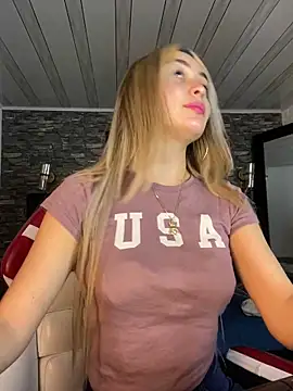 Snapshot of emma_oxford chatting on March 10, 8:45 pm emma oxford online show from March 10, 8:45 pm