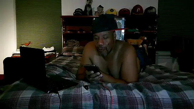 Snapshot of pimpdaddy4ever chatting on October 9, 2:20 am pimpdaddy4ever online show from October 9, 2:20 am