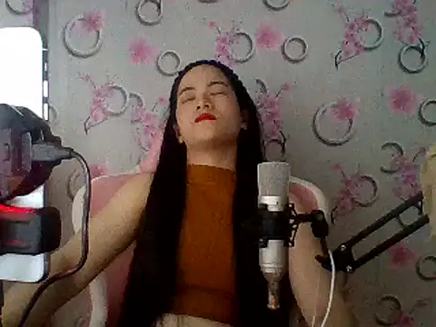 Snapshot of Nana-68 chatting on February 3, 12:57 pm Nana-68 online show from February 3, 12:57 pm